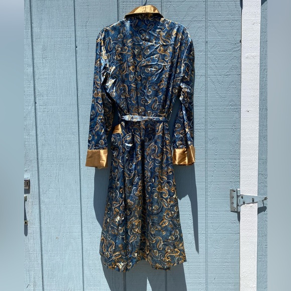 Silky satin paisley robe - Picture 3 of 5